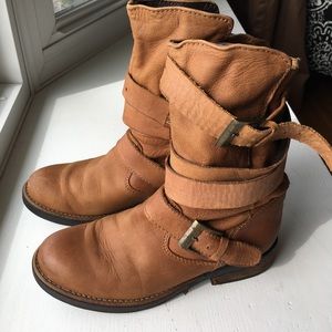 Leather buckle Steve Madden boots